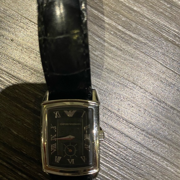 Women’s Emporio Armani leather band watch. - Picture 2 of 3